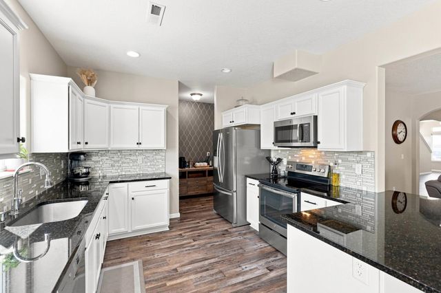 123 S WILLAMETTE St, Greenacres, WA 99016