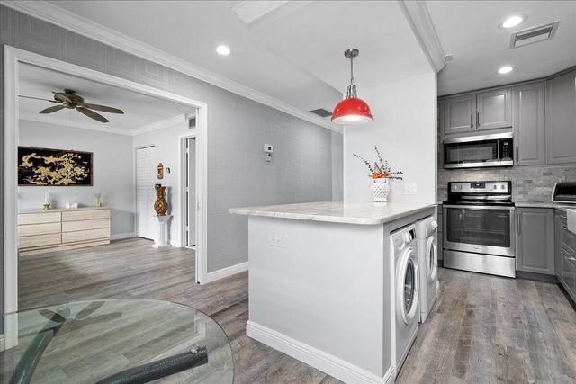 1395 SW 27th Avenue 102, Delray Beach, FL 33445