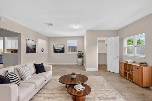 11842 S Fairhollow Lane, Houston, TX 77043