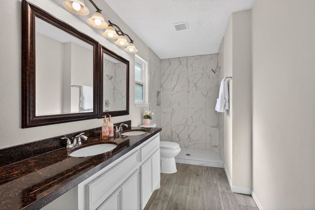 11842 S Fairhollow Lane, Houston, TX 77043