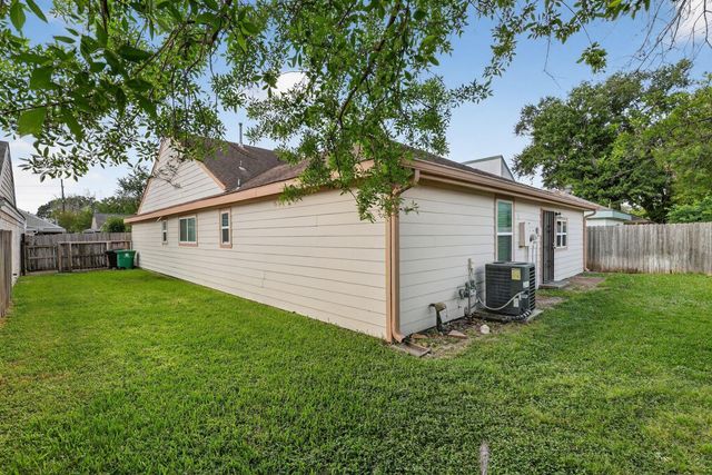 11842 S Fairhollow Lane, Houston, TX 77043