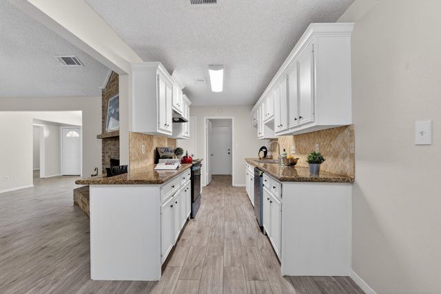 11842 S Fairhollow Lane, Houston, TX 77043