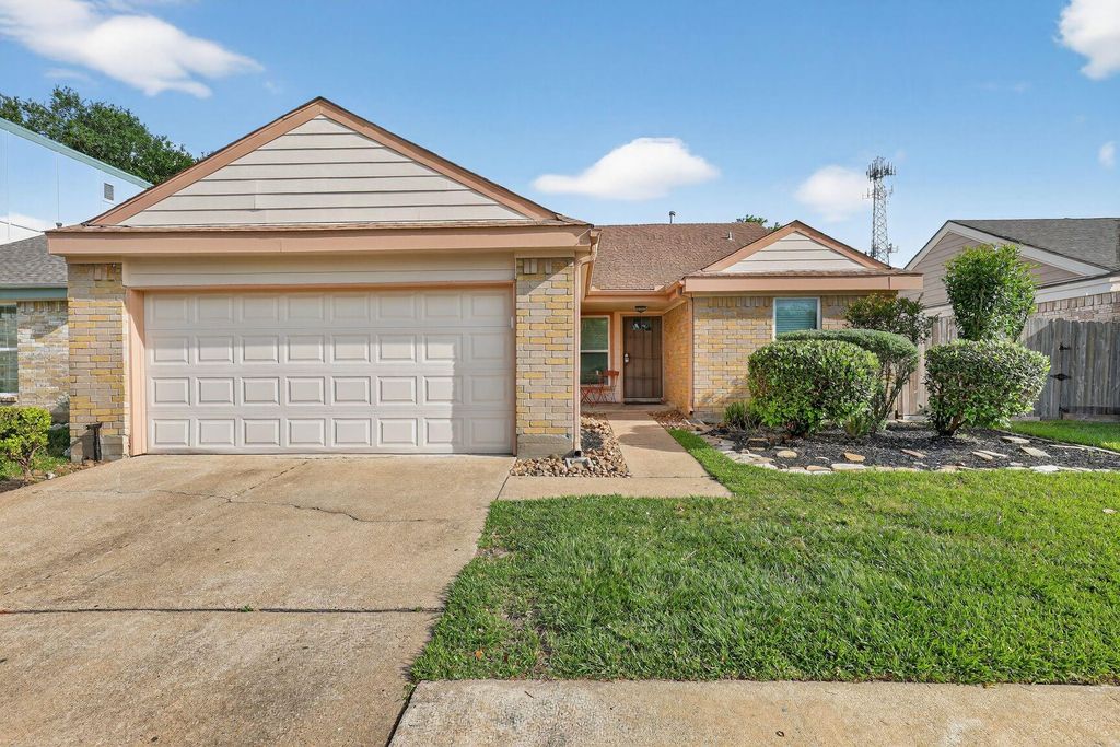 11842 S Fairhollow Lane, Houston, TX 77043