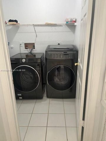 1298 NW 192nd Ter, Pembroke Pines, FL 33029