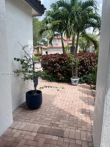 1298 NW 192nd Ter, Pembroke Pines, FL 33029
