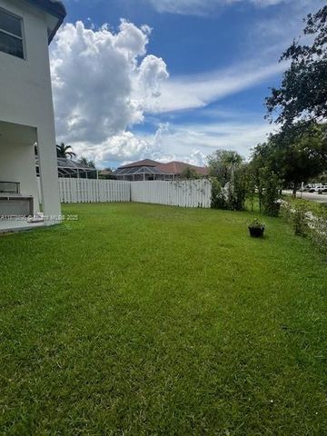 1298 NW 192nd Ter, Pembroke Pines, FL 33029