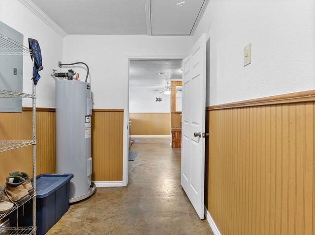 101 Oak Creek Drive, Van Vleck, TX 77482