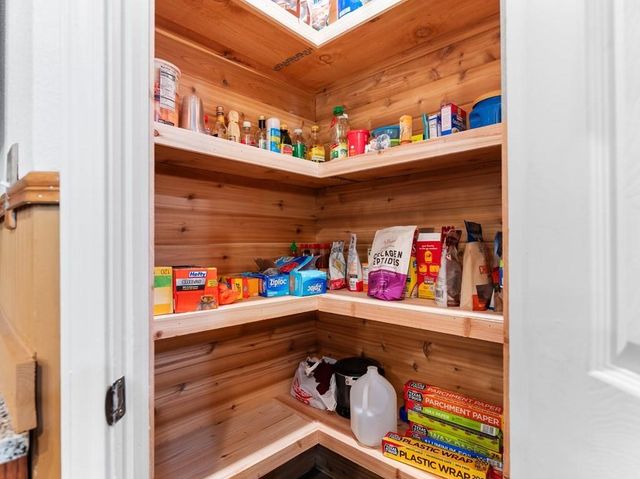 101 Oak Creek Drive, Van Vleck, TX 77482