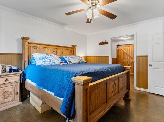 101 Oak Creek Drive, Van Vleck, TX 77482