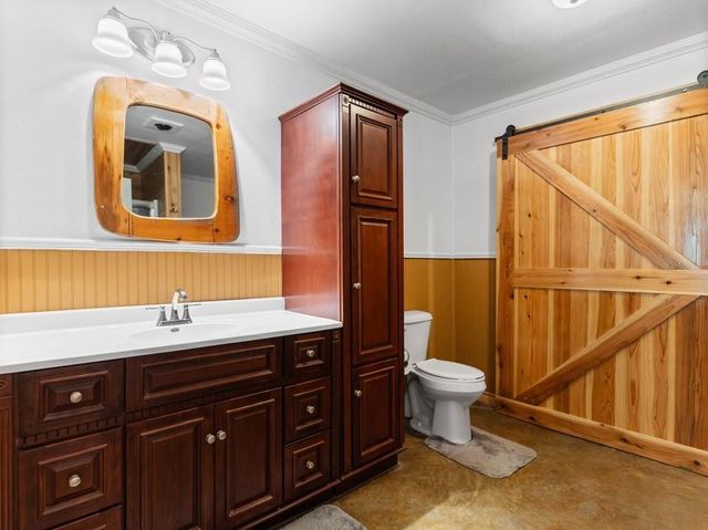 101 Oak Creek Drive, Van Vleck, TX 77482