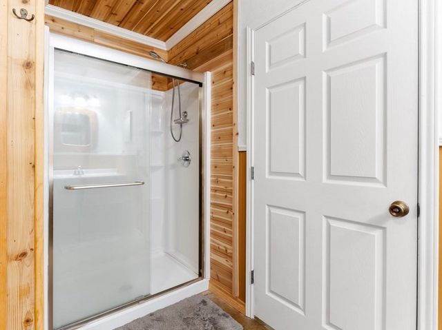 101 Oak Creek Drive, Van Vleck, TX 77482