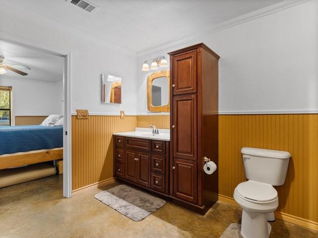 101 Oak Creek Drive, Van Vleck, TX 77482