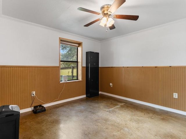 101 Oak Creek Drive, Van Vleck, TX 77482