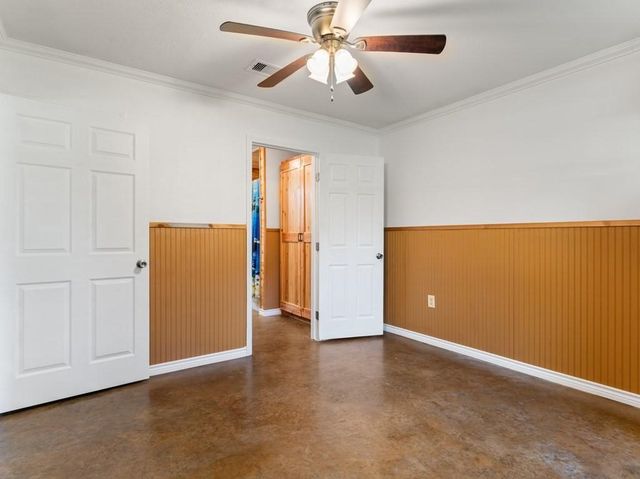 101 Oak Creek Drive, Van Vleck, TX 77482