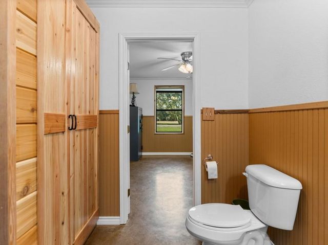 101 Oak Creek Drive, Van Vleck, TX 77482