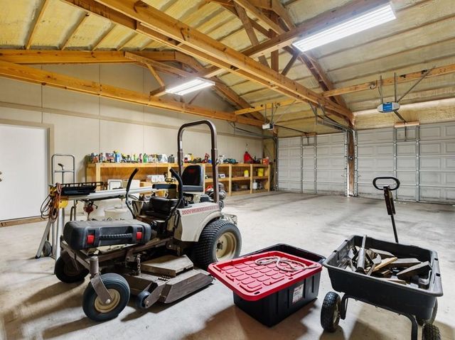 101 Oak Creek Drive, Van Vleck, TX 77482