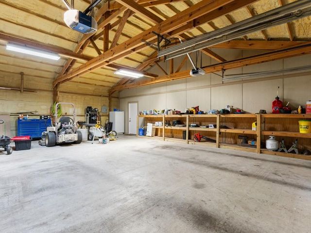 101 Oak Creek Drive, Van Vleck, TX 77482