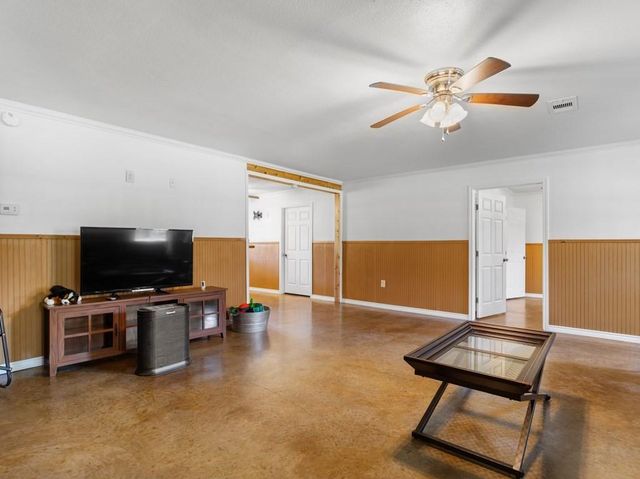 101 Oak Creek Drive, Van Vleck, TX 77482