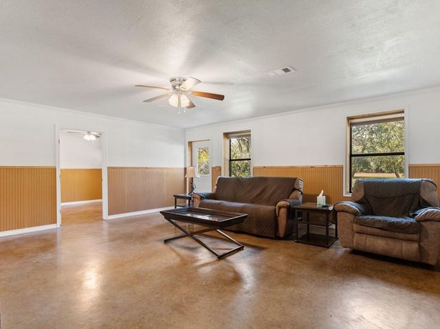 101 Oak Creek Drive, Van Vleck, TX 77482