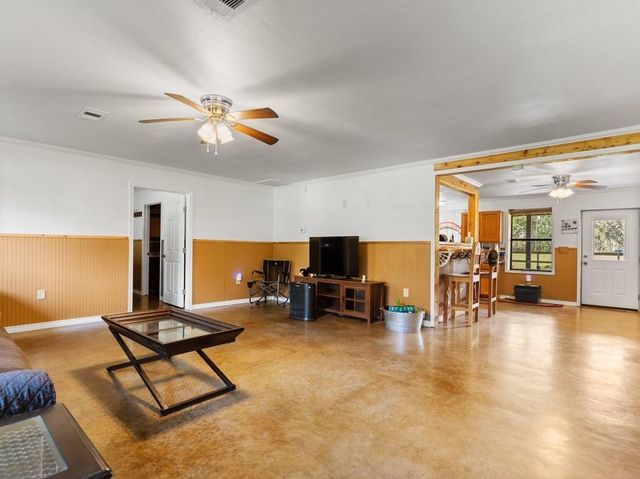 101 Oak Creek Drive, Van Vleck, TX 77482