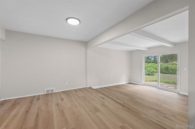 26122 Warner Avenue, Warren, MI 48091