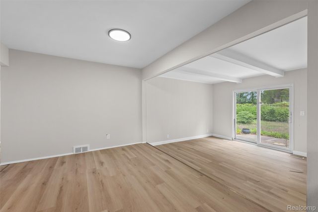 26122 Warner Avenue, Warren, MI 48091