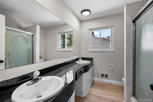 26122 Warner Avenue, Warren, MI 48091