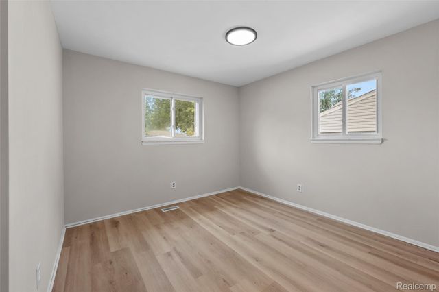 26122 Warner Avenue, Warren, MI 48091