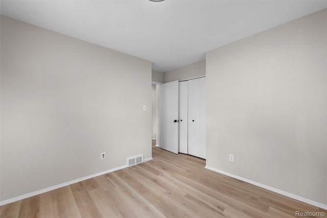 26122 Warner Avenue, Warren, MI 48091