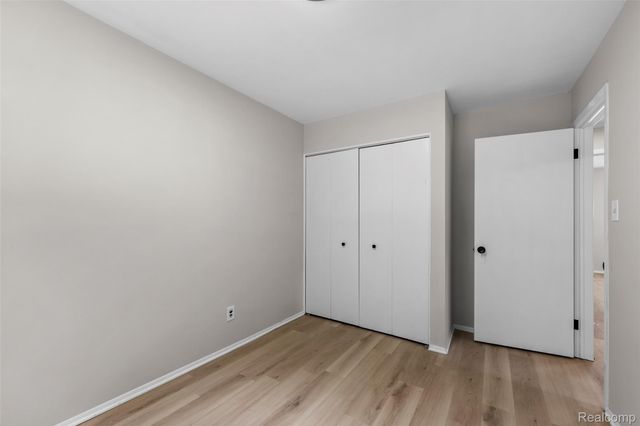 26122 Warner Avenue, Warren, MI 48091
