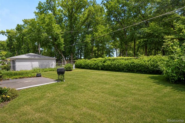 26122 Warner Avenue, Warren, MI 48091