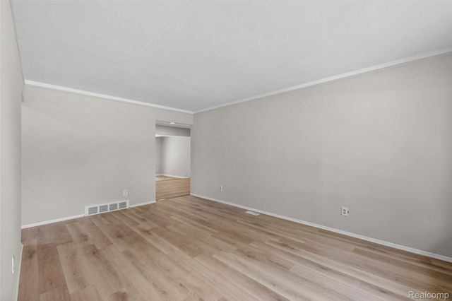 26122 Warner Avenue, Warren, MI 48091