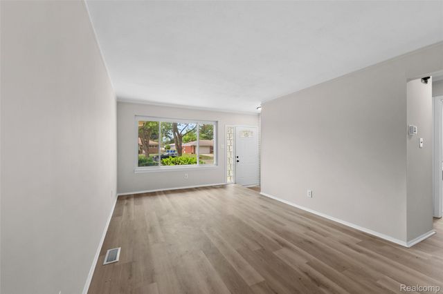 26122 Warner Avenue, Warren, MI 48091
