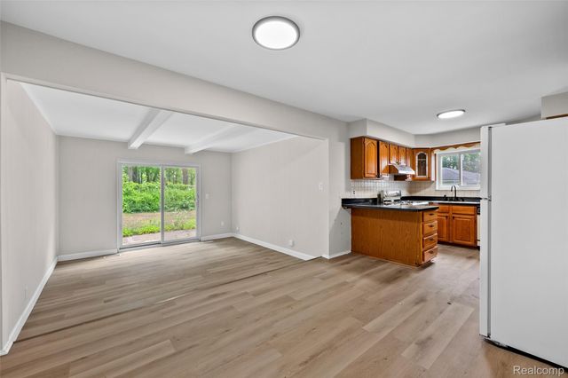 26122 Warner Avenue, Warren, MI 48091
