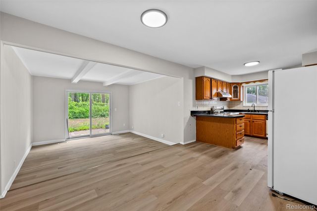 26122 Warner Avenue, Warren, MI 48091