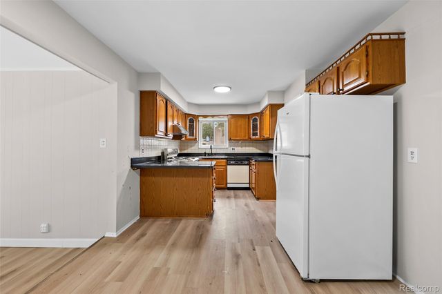 26122 Warner Avenue, Warren, MI 48091
