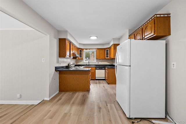 26122 Warner Avenue, Warren, MI 48091
