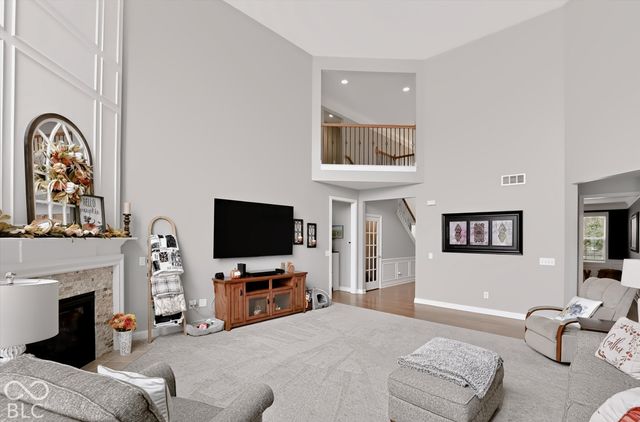 8856 Spring Violet Place, Zionsville, IN 46077