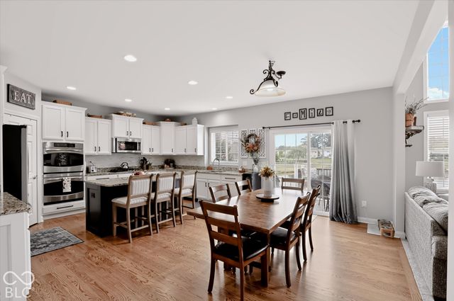 8856 Spring Violet Place, Zionsville, IN 46077