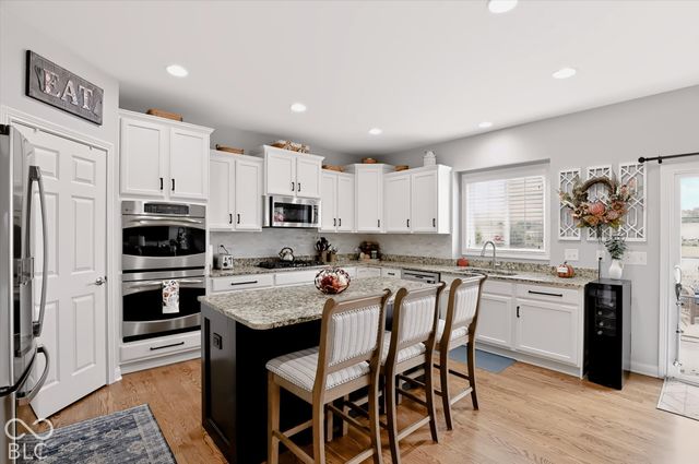 8856 Spring Violet Place, Zionsville, IN 46077