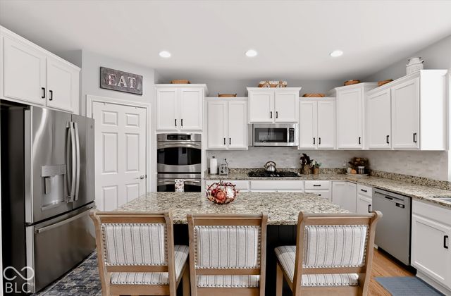 8856 Spring Violet Place, Zionsville, IN 46077