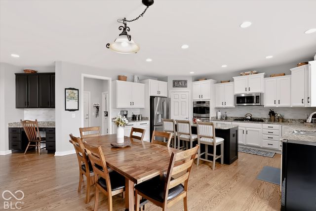 8856 Spring Violet Place, Zionsville, IN 46077