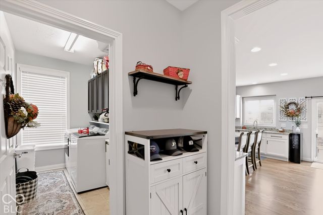 8856 Spring Violet Place, Zionsville, IN 46077