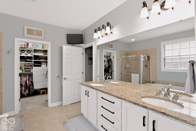 8856 Spring Violet Place, Zionsville, IN 46077