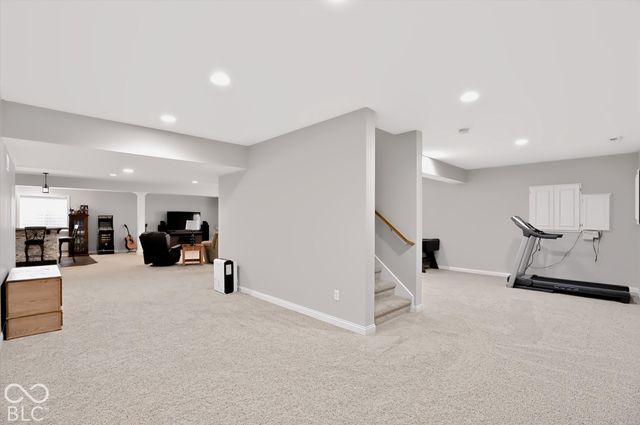 8856 Spring Violet Place, Zionsville, IN 46077