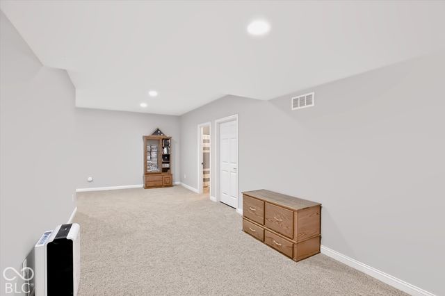 8856 Spring Violet Place, Zionsville, IN 46077