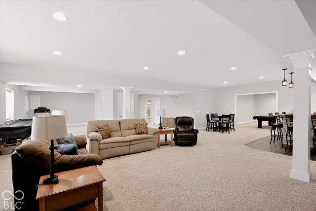 8856 Spring Violet Place, Zionsville, IN 46077