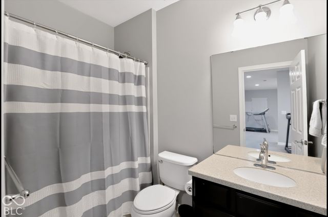 8856 Spring Violet Place, Zionsville, IN 46077