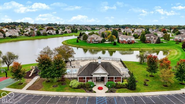 8856 Spring Violet Place, Zionsville, IN 46077