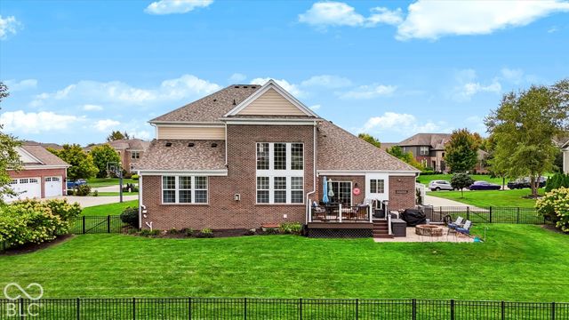 8856 Spring Violet Place, Zionsville, IN 46077